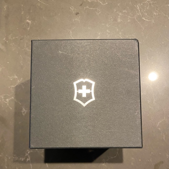 Victorinox Swiss Army watch - Picture 2 of 4